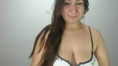 Snapshot of lina_playful chatting on 11/29/25, 09:34 iiisabella online show from 11/29/25, 09:34