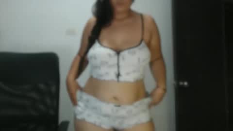 Snapshot of lina_playful chatting on 04/29/26, 02:10 iiisabella online show from 04/29/26, 02:10