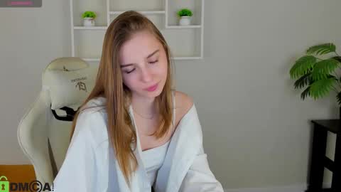 Snapshot of lina_reeds chatting on 10/15/25, 01:17 LINA online show from 10/15/25, 01:17