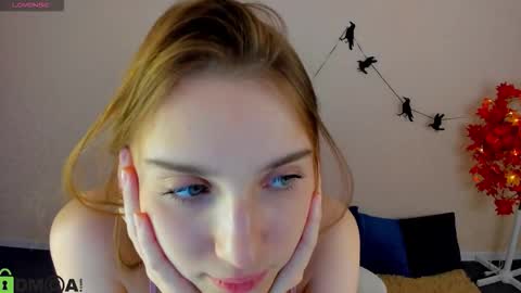 Snapshot of lina_reeds chatting on 11/05/25, 12:43 LINA online show from 11/05/25, 12:43