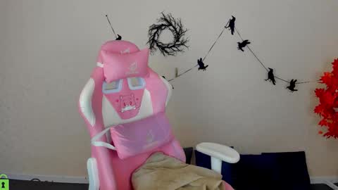 Snapshot of lina_reeds chatting on 11/10/25, 01:04 LINA online show from 11/10/25, 01:04