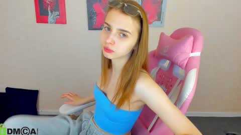 Snapshot of lina_reeds chatting on 11/29/25, 01:19 LINA online show from 11/29/25, 01:19