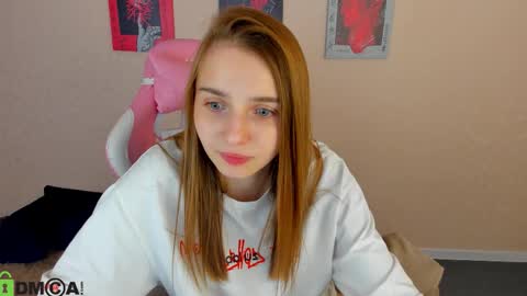 Snapshot of lina_reeds chatting on 12/02/25, 01:11 LINA online show from 12/02/25, 01:11