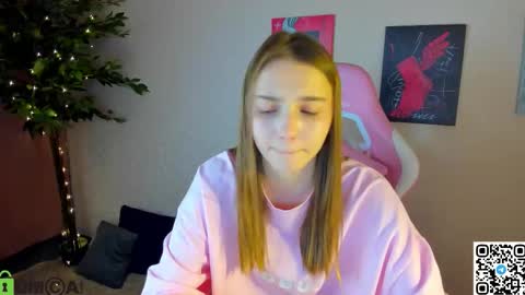 Snapshot of lina_reeds chatting on 12/15/25, 01:10 LINA online show from 12/15/25, 01:10