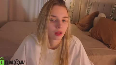 Snapshot of lina_reeds chatting on 07/17/26, 01:12 LINA online show from 07/17/26, 01:12