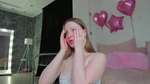 Snapshot of lina_smilee chatting on 05/28/26, 01:47 Lina online show from 05/28/26, 01:47