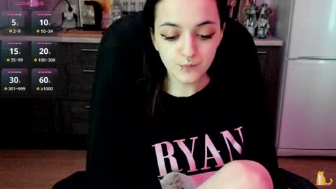Snapshot of lina_tyaan chatting on 12/16/24, 09:35 Lina 3  1715622743 online show from 12/16/24, 09:35