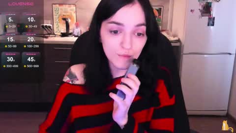 Snapshot of lina_tyaan chatting on 10/21/25, 08:04 Lina 3  1715622743 online show from 10/21/25, 08:04