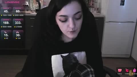 Snapshot of lina_tyaan chatting on 11/17/25, 07:47 Lina 3 1715622743 online show from 11/17/25, 07:47