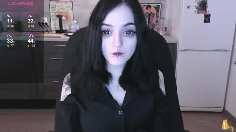 Snapshot of lina_tyaan chatting on 11/25/25, 07:52 Lina 3 1715622743 online show from 11/25/25, 07:52