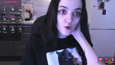 Snapshot of lina_tyaan chatting on 11/28/25, 08:39 Lina 3 1715622743 online show from 11/28/25, 08:39