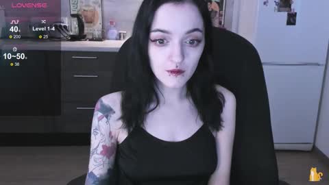 Snapshot of lina_tyaan chatting on 12/15/25, 07:34 Lina 3 1715622743 online show from 12/15/25, 07:34