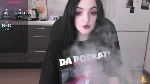 Snapshot of lina_tyaan chatting on 12/17/25, 02:56 Lina 3 1715622743 online show from 12/17/25, 02:56