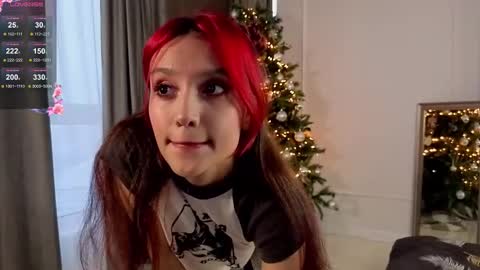 Snapshot of linaage chatting on 12/19/25, 04:52 Lina online show from 12/19/25, 04:52