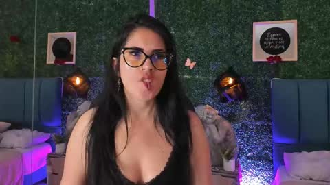 Snapshot of linagh chatting on 01/15/26, 11:48 Lina online show from 01/15/26, 11:48