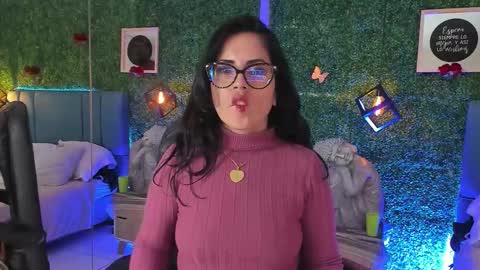 Snapshot of linagh chatting on 02/19/26, 11:39 Lina online show from 02/19/26, 11:39