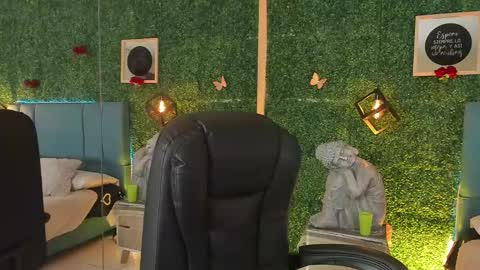 Snapshot of linagh chatting on 02/20/26, 11:43 Lina online show from 02/20/26, 11:43