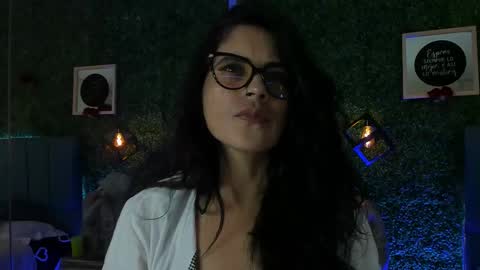 Snapshot of linagh chatting on 02/21/26, 12:17 Lina online show from 02/21/26, 12:17