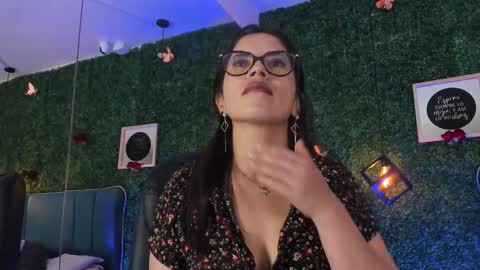 Snapshot of linagh chatting on 03/18/26, 11:35 Lina online show from 03/18/26, 11:35