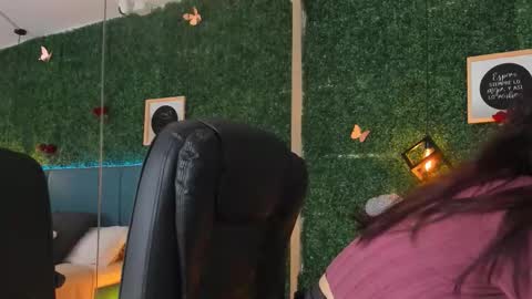 Snapshot of linagh chatting on 03/27/26, 11:32 Lina online show from 03/27/26, 11:32