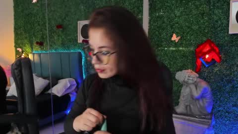 Snapshot of linagh chatting on 03/30/26, 11:33 Lina online show from 03/30/26, 11:33