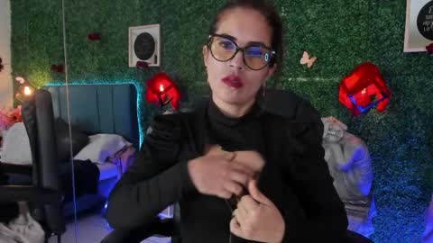 Snapshot of linagh chatting on 03/31/26, 01:11 Lina online show from 03/31/26, 01:11