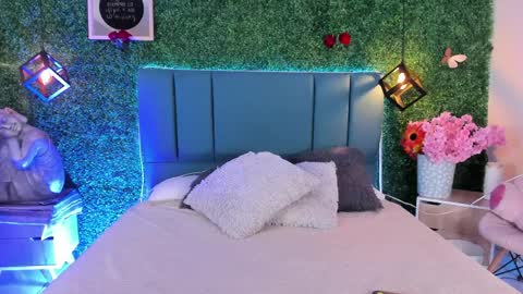 Snapshot of linagh chatting on 04/07/26, 12:27 Lina online show from 04/07/26, 12:27