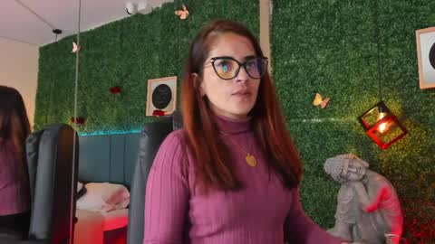 Snapshot of linagh chatting on 04/10/26, 11:26 Lina online show from 04/10/26, 11:26