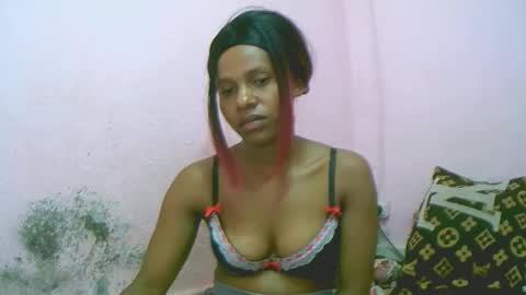 Snapshot of linah1123 chatting on 12/21/25, 12:07 linah1123 online show from 12/21/25, 12:07