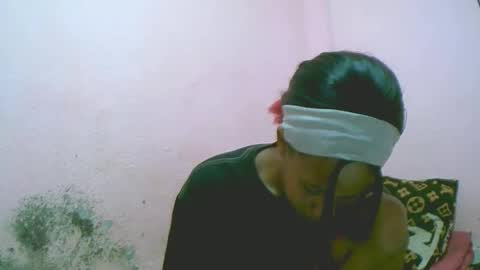 Snapshot of linah1123 chatting on 12/21/25, 12:34 linah1123 online show from 12/21/25, 12:34