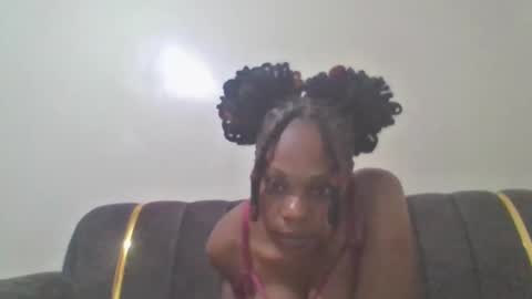 Snapshot of linahusu chatting on 11/17/25, 07:52 linahusu online show from 11/17/25, 07:52