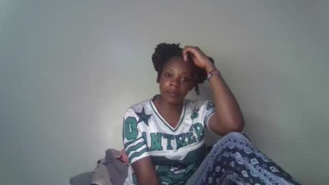 Snapshot of linahusu chatting on 11/24/25, 01:22 linahusu online show from 11/24/25, 01:22