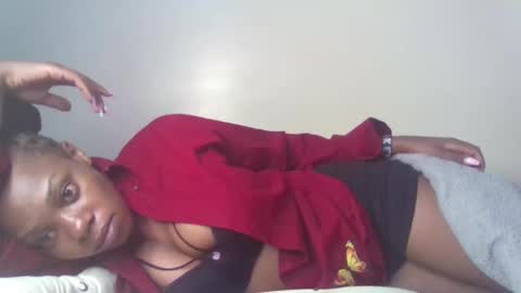 Snapshot of linahusu chatting on 11/25/25, 04:01 linahusu online show from 11/25/25, 04:01