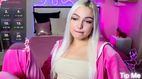 I am Lina online show from 10/11/25, 02:04