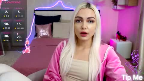 I am Lina online show from 10/19/25, 01:45