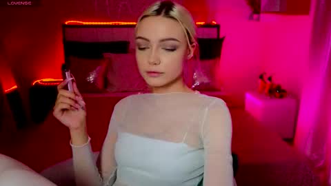 I am Lina online show from 11/14/25, 02:16