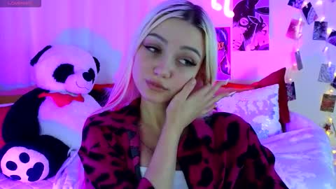 I am Lina online show from 11/18/25, 02:43