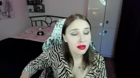 Lina online show from 11/21/25, 10:19