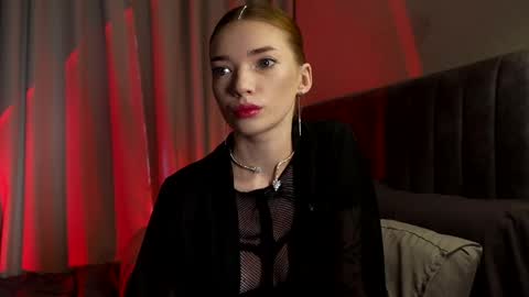 LinaVelle online show from 05/12/26, 01:58