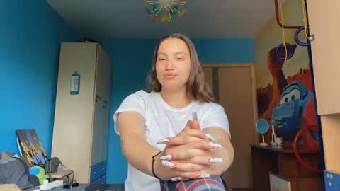 Elin online show from 06/19/26, 07:34