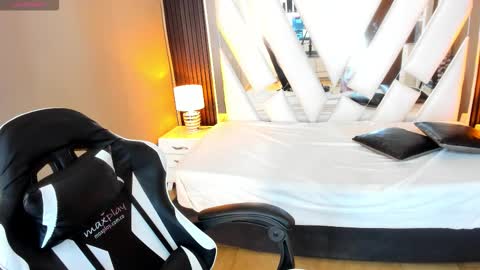  Linda  online show from 11/19/25, 06:19