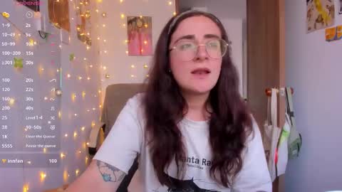 Giggles  online show from 11/07/25, 09:26