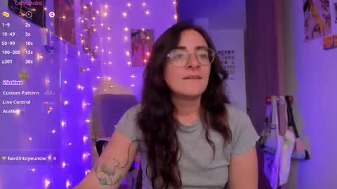 Giggles  online show from 11/21/25, 09:35