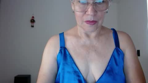 Snapshot of linda_hanna1977 chatting on 12/16/25, 02:55 Linda Hanna online show from 12/16/25, 02:55