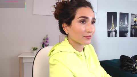 Snapshot of linda_morgan1 chatting on 04/24/26, 12:18 Maria Paula online show from 04/24/26, 12:18