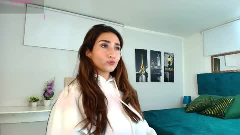 Snapshot of linda_morgan1 chatting on 05/05/26, 12:02 Maria Paula online show from 05/05/26, 12:02
