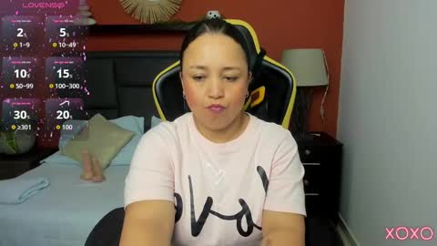 Snapshot of linda_rios_ chatting on 09/26/25, 07:51 L I N D A online show from 09/26/25, 07:51