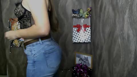 Snapshot of linda_s_ chatting on 10/11/25, 09:30 Linda online show from 10/11/25, 09:30