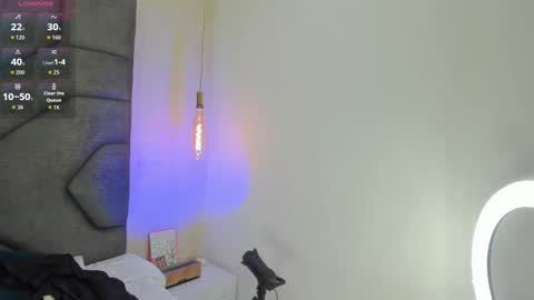 Linda Saenz online show from 11/26/25, 11:22