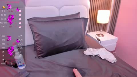 Snapshot of linda_sofi__ chatting on 02/21/25, 01:44 linda_sofi__ online show from 02/21/25, 01:44